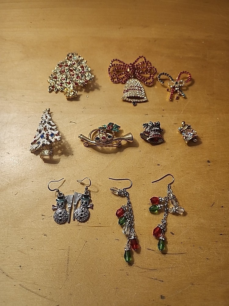 Lot Of 7 Vintage Christmas Brooches Bells Trees Candy Cane