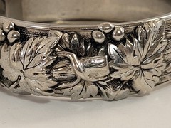 Vintage Silver Tone Repousse Grape Leaves Vine Bangle Bracelet Jewelry Hinged
