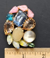 Vtg JULIANA D&E Cluster Faceted Multicolor Rhinestone Brooch & Clip-On Earrings