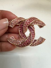 CHANEL Pink Ombre Crystal CC Brooch Gold Tone Made in Italy
