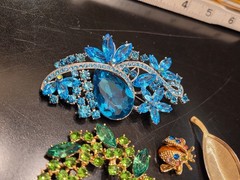 Vuntage To Now Goldtone Leaf Rhinestone Flower Floral Bouquet Brooch Lot 293-162