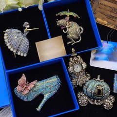 Vintage Blue Rhinestone Bird Brooch Sparkling Crystal Flying Bird Pin