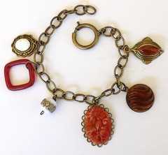 VINTAGE CARNELIAN GLASS FOB-CHARM BRACELET