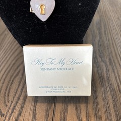 Avon VTG Key to My Heart Goldtone Rose Quartz Necklace 1976 NOS In Box