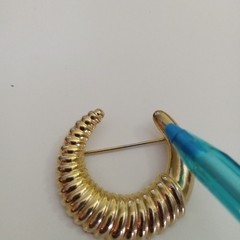 Vintage Goldtone Brooch pin Statement Costume Jewlery FLAWED-tarnished