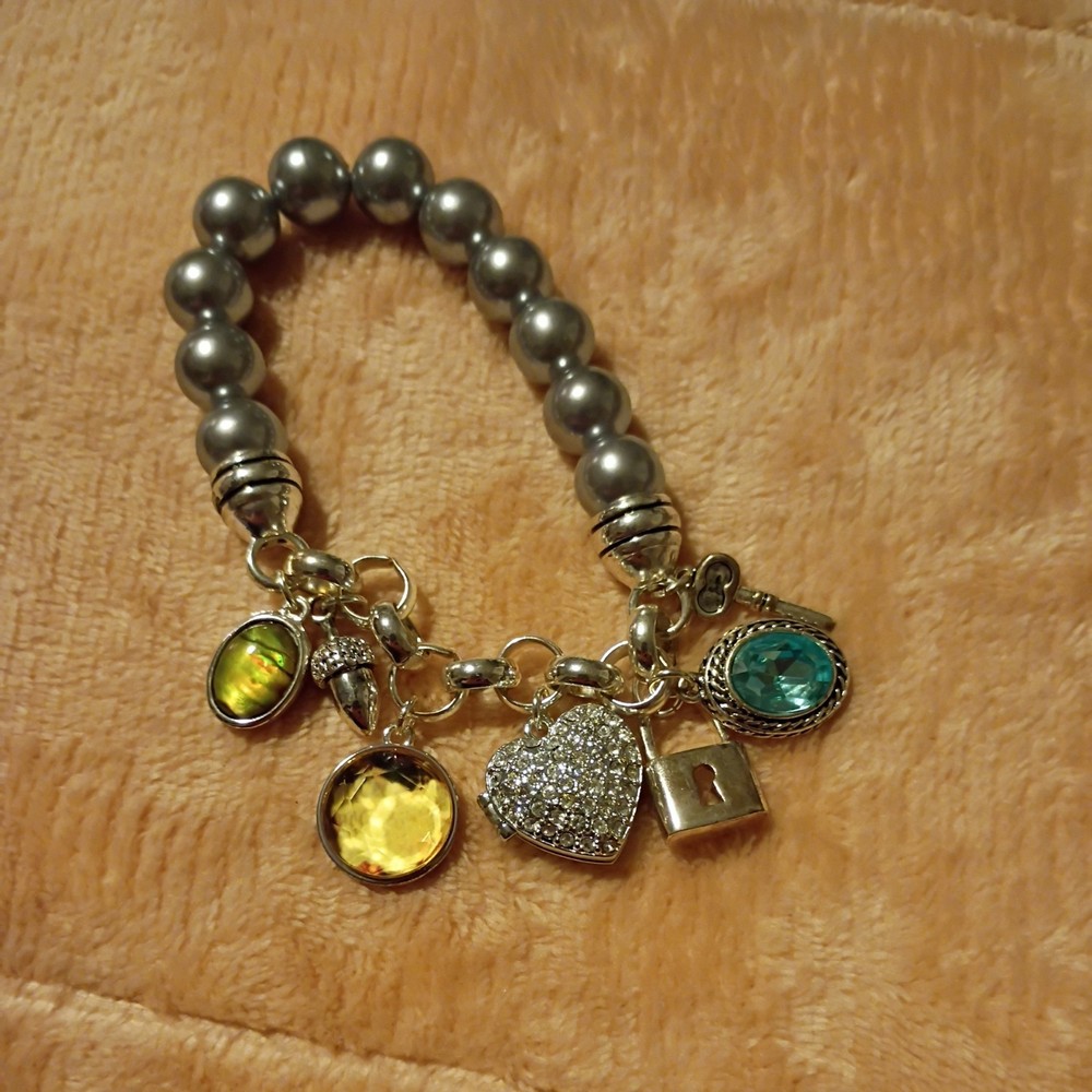 VTG 2008 Avon Presidents Recognition Achievement Honor Society Charm Bracelet