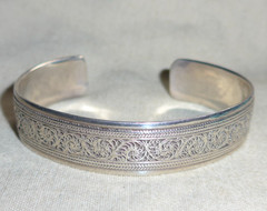 vtg 925 Sterling Silver Bangle Bracelet with Himalayan Nepal Filigree Motif 8″