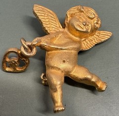 Beautiful Vintage Goldtone Angel Cherub Holding A Heart Brooch Pin