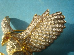 STUNNING SIGNED AD2001 EAGLE W/PEARL PAVE’ CRYSTAL RHINESTONES BROOCH GOLD PLATE