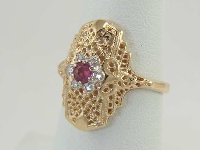Vintage 10K Yellow Gold Natural Ruby Filigree Ring Size 6.5