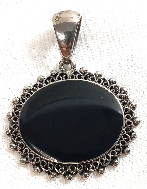 Black Onyx Oval Stone PENDANT Ornate Filigree Silver Tone Metal 1 3/4″ X 2 1/4″