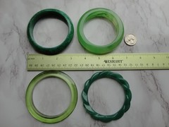 LOT OF 4 VTG ESTATE MARVELED GREEN LUCITE FLYING SUCER TWISTED BANGLE BRACELETS
