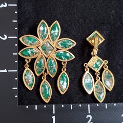 Vintage Celebrity Brooch Earring Set Gold Tone Green Clip On Dangles 2.25″