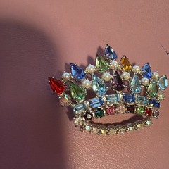 Vtg SIGNED B David Crown Brooch AB Multi-color Rhinestones & Faux Pearl B10011