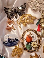 Vintage To Now Brooch Pin Lot Mixed Theme Gold-tone Silvertone Rhinestone…