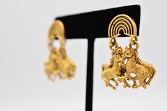 Vittorio Vintage Earrings Rainbow Animals Brushed Gold NOS 80s Signed 9C