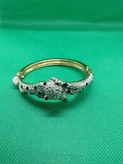 Vtg Two Tone Metal And Crystals, Gold Plated 6,5 Inner Circumference And An Oval