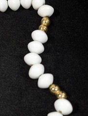 Vintage White Lucite Sattelite Bead Gold Tone Choker Neckalce MCM Retro 17 in