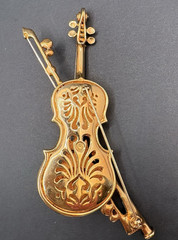 Vintage Swarovski Violin Crystal Faux Pearls Brooch Large Swan Signed Retired 4″
