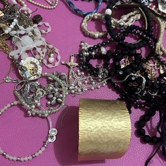 Vintage/Costume Jewelry Lot bracelets chains /Costume Pieces! Nice Stuff!