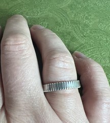 Vintage 925 Sterling Silver Ribbed Slightly Flexible Band Ring Modernist 8.25