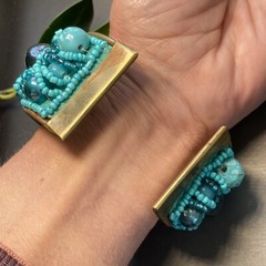 Vintage Cuff Bracelet M-L Brass Estate Jewelry Turquoise Microbead Art Glass