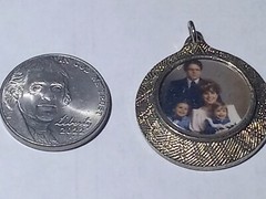 Vintage Pendant Charm Medallion Circle Round Photo Keepsake Gold Tone