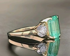 Vintage 14k Yellow Gold Engagement Ring 3.01CT. Natural Green Colombia Emerald