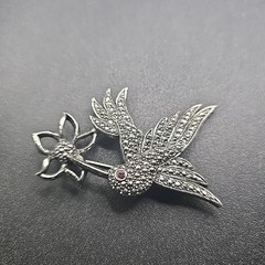Avon Hummingbird Brooch Silvertone Metal Pin Marcasites Vtg 2.5″ Bird