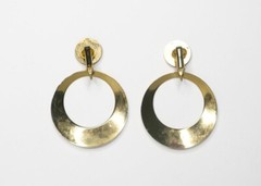 Vintage Gold Tone & White Hammered Round Dangle Hoop Clip-on Lobe Earrings