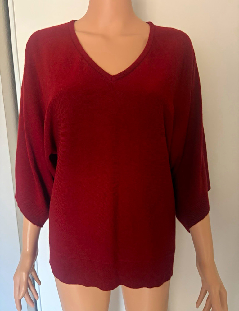 New Your And Company Women’s Red Knit V-Neck 3/4 Sleeve Pullover Sweater M