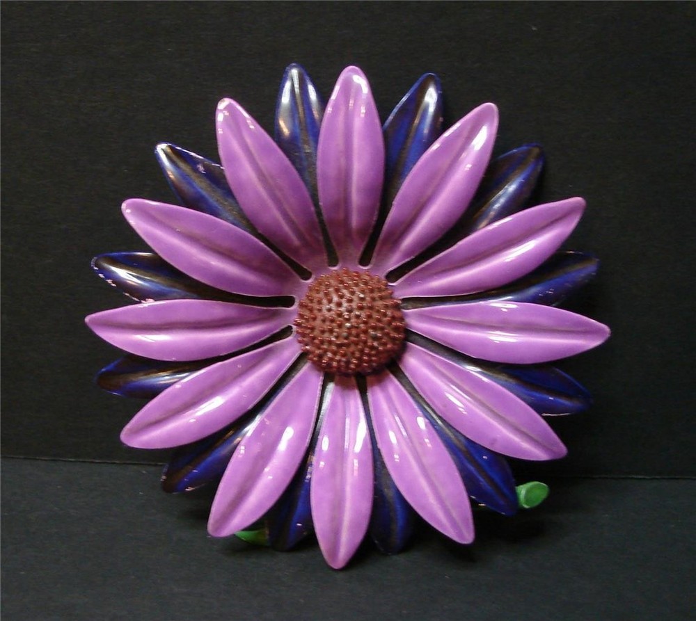 Vintage Retro Mod 60’s Shades of Purple Layered Enamel Metal Daisy Flower Pin Br