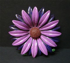 Vintage Retro Mod 60’s Shades of Purple Layered Enamel Metal Daisy Flower Pin Br