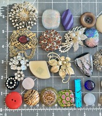 30PC VTG FLOWER PIN craft LOT,Mixed Media FLORAL ART,repurpose,HOLIDAY CRAFTS