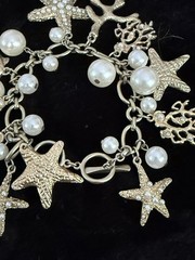Vintage Mod Retro Sea Shell Starfish Beach Charm Gold Tone Cha Cha Bracelet