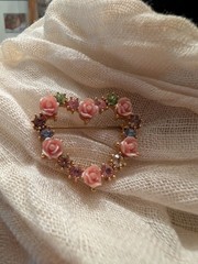 Vtg AVON JJJ Heart Brooch Pin Pink Roses Multi-Color Rhinestones Gold Tone Rare