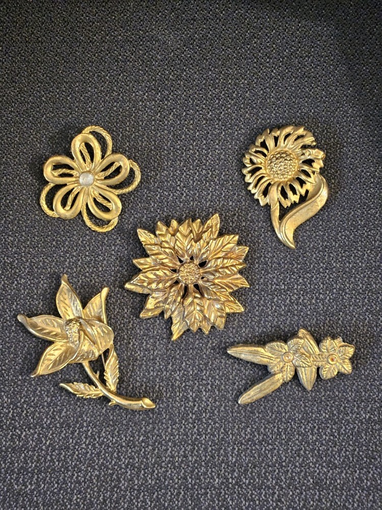 5 Vintage Floral Brooches Gold-Tone, Two Signed, One AAi