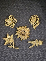 5 Vintage Floral Brooches Gold-Tone, Two Signed, One AAi