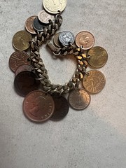 Vintage 50s Chunky Loaded Coin Charm Bracelet 17 Real Coins International 88g H3