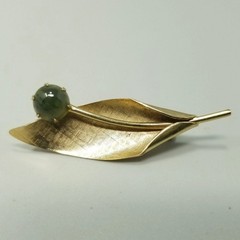Vintage Bell Trading Karat Clad Leaf Shape Brooch Green Stone Lapel Pin