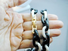 Vintage Crown Trifari Plastic Lucite Black & White Chain Link Necklace 23 5/8″