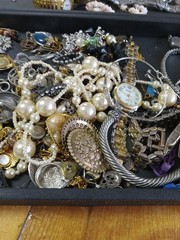 Vintage Mixed Lot Brooches & Pins, Metal Multicolor Costume Jewelry Watches