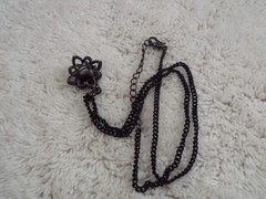 Gunmetal Rhinestone Flower Pendant Necklace (J25)