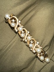 Vtg Crown Trifari Leaf Link Bracelet Faux Pearl Rhinestone Signed 6.75 in