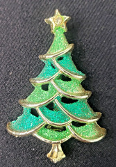 Lot of 7 Vintage Christmas Trees Wreaths Candy Cane French Horn Brooches