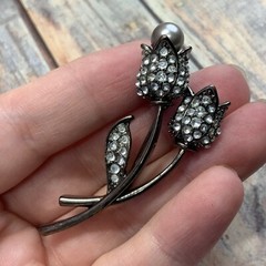 Gunmetal rhinestone faux pearl tulip flower brooch