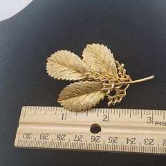 Crown Trifari Brooch Vintage Leaf Nature Gold Art Signed Original Detailed Pin