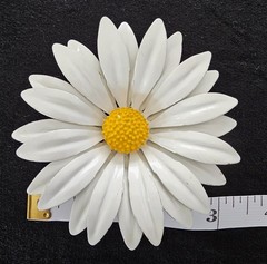 Vtg White Yellow Enamel Double Layered Daisy Flower Brooch Pin 3″ Mod 60s Retro
