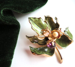 MINT Book Piece – Francois by Coro Enamel Leaf Pin Pearl & Chalcedony Stones