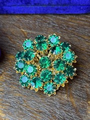 Vintage Green Rhinestone Brooch Goldtone Round Cluster Pin 1.75”
